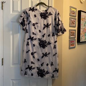NWOT Light Gray Banana Republic Mini Dress With Embroidered Flowers - Size 12